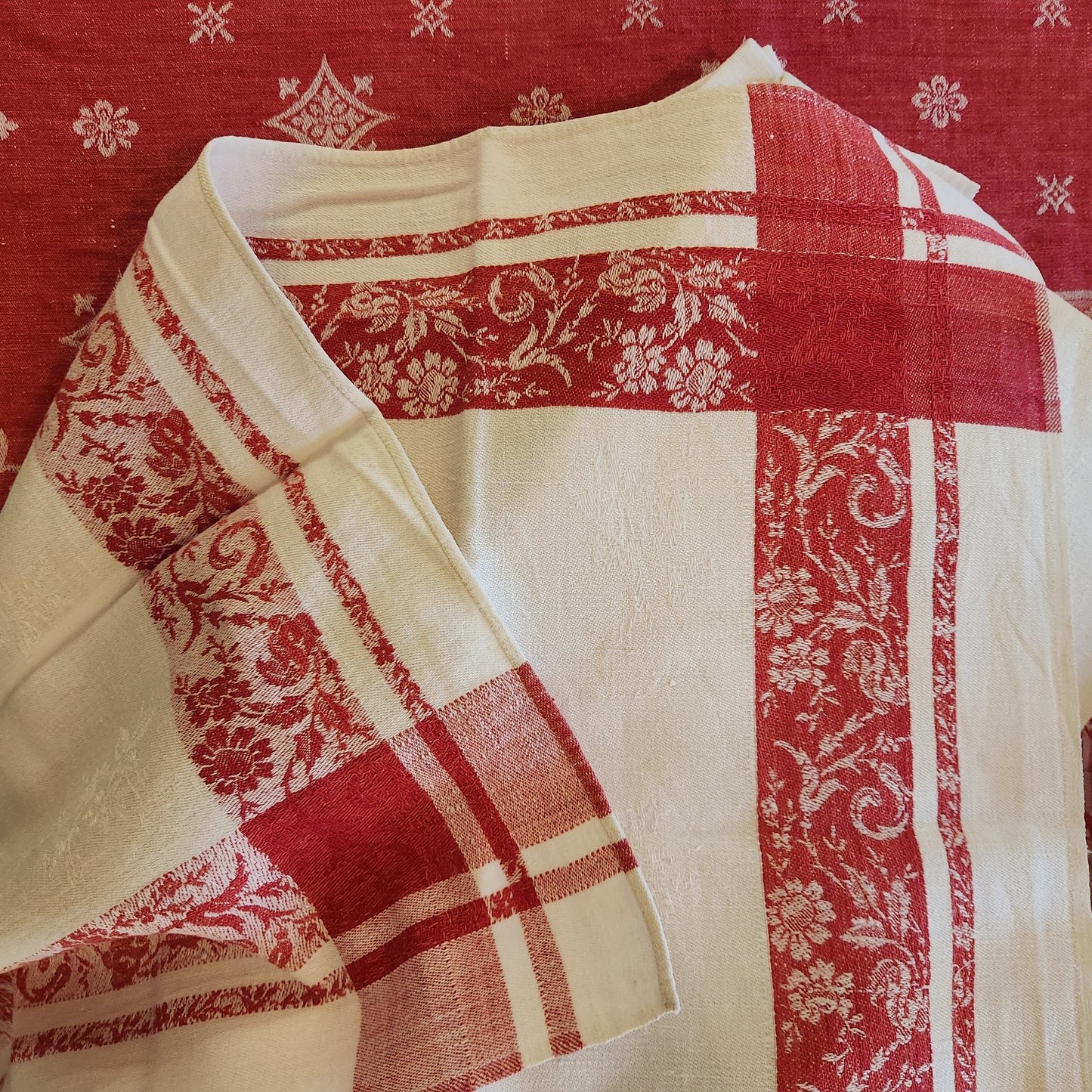 12 Serviettes brodées anciennes