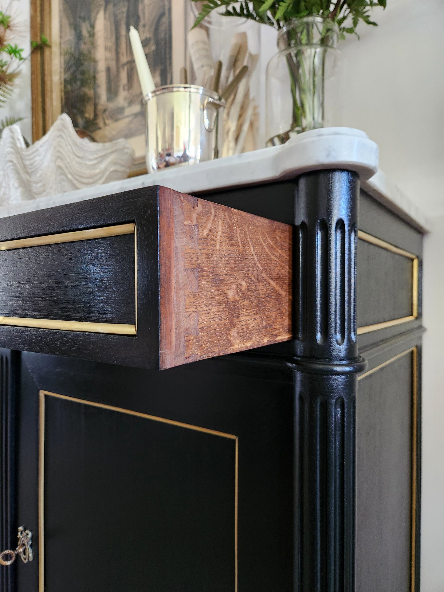 Buffet Louis XVI, marbre de Carrare, bronze & laiton