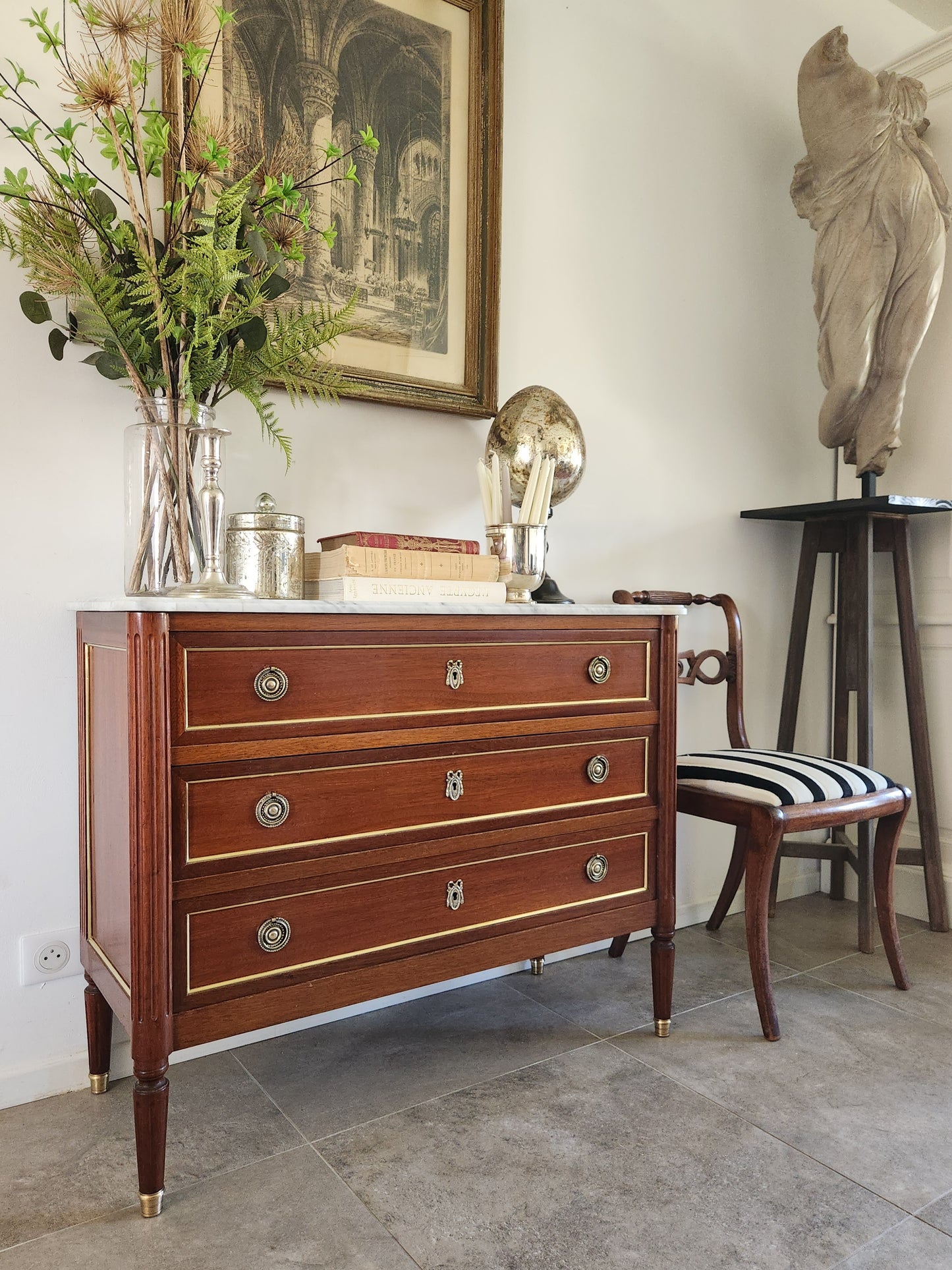 Commode Louis XVI, marbre de Carrare