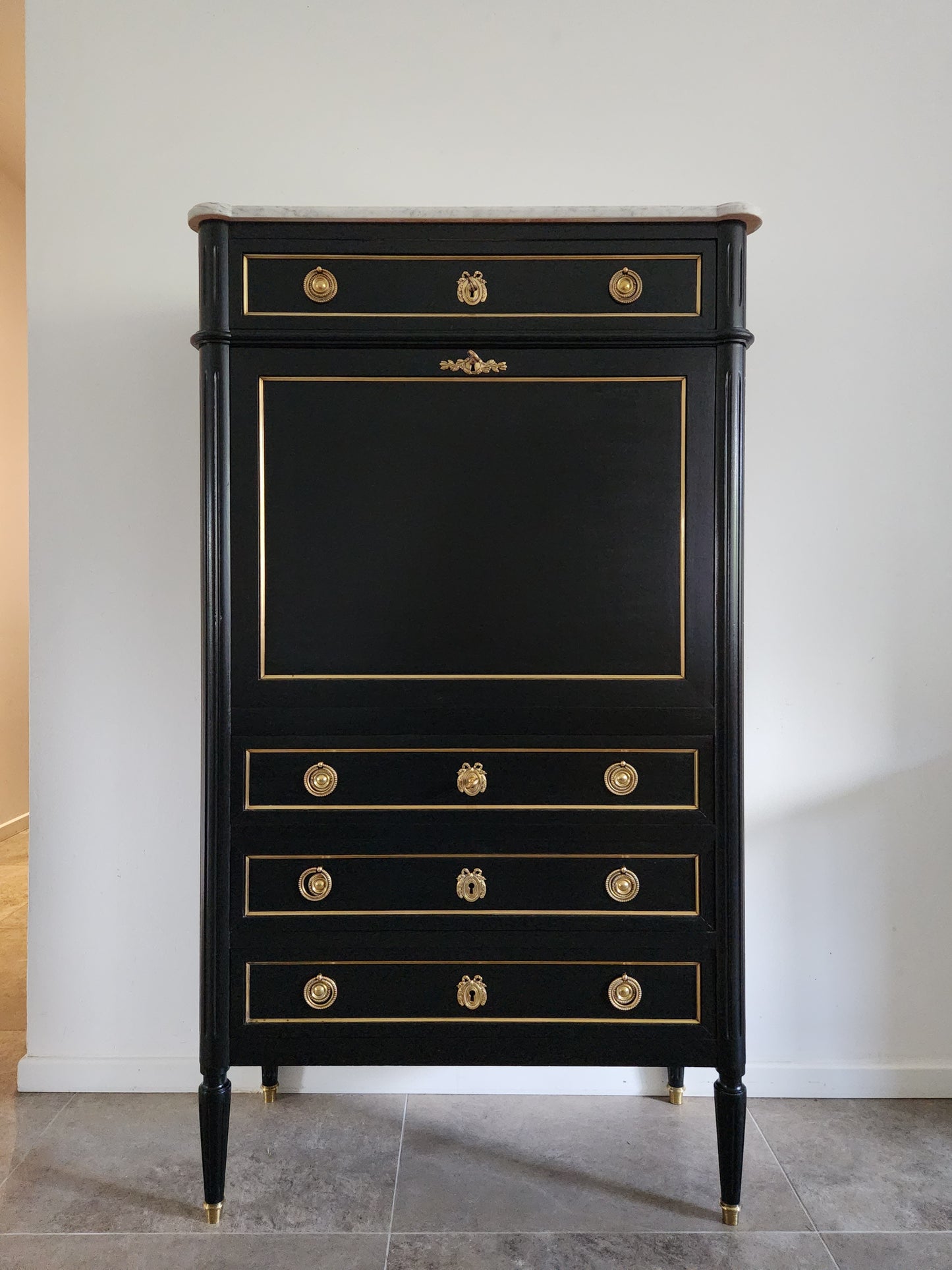 Secrétaire Louis XVI, marbre de Carrare, bronze.