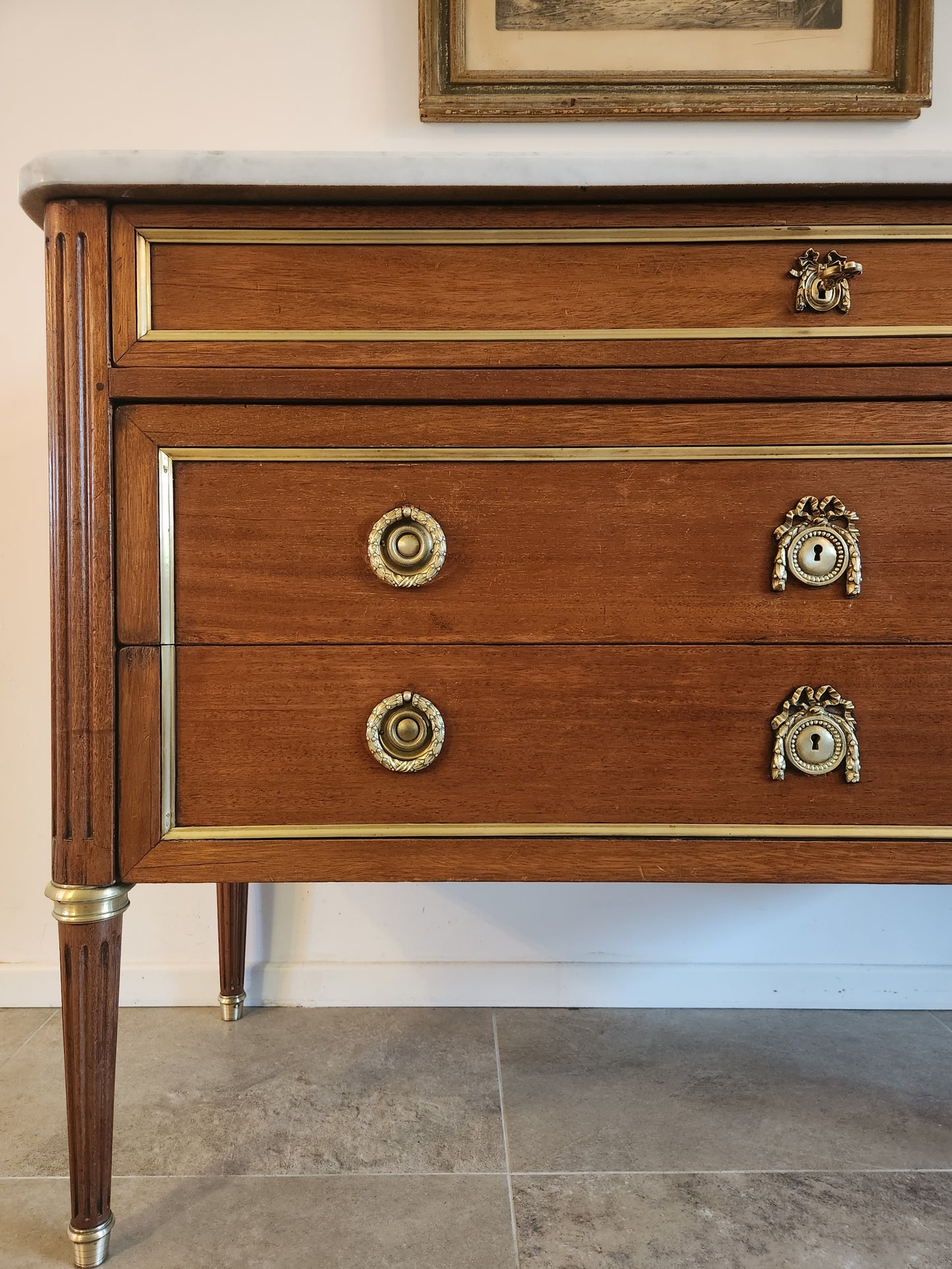 Commode Louis XVI, marbre de Carrare