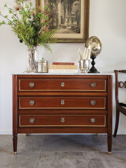 Commode Louis XVI, marbre de Carrare