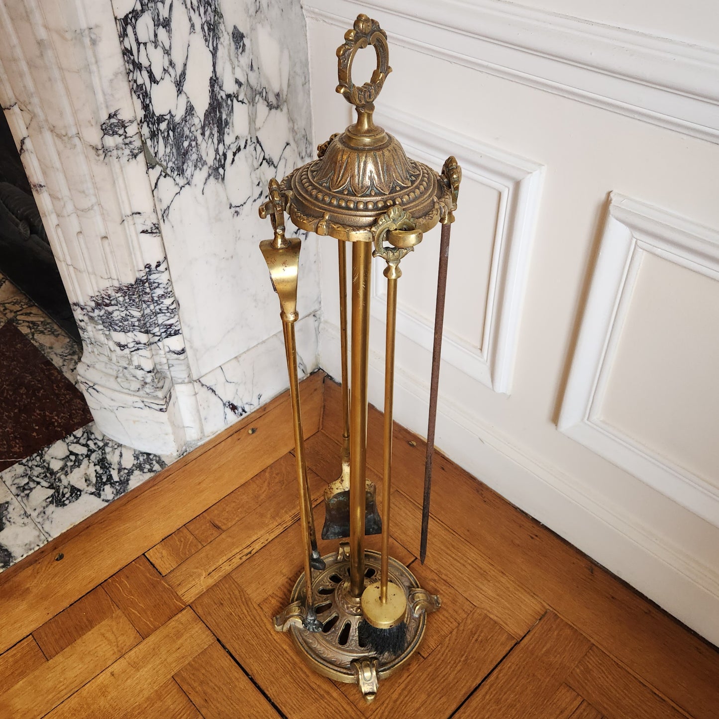Serviteur de cheminée en bronze, Louis XVI