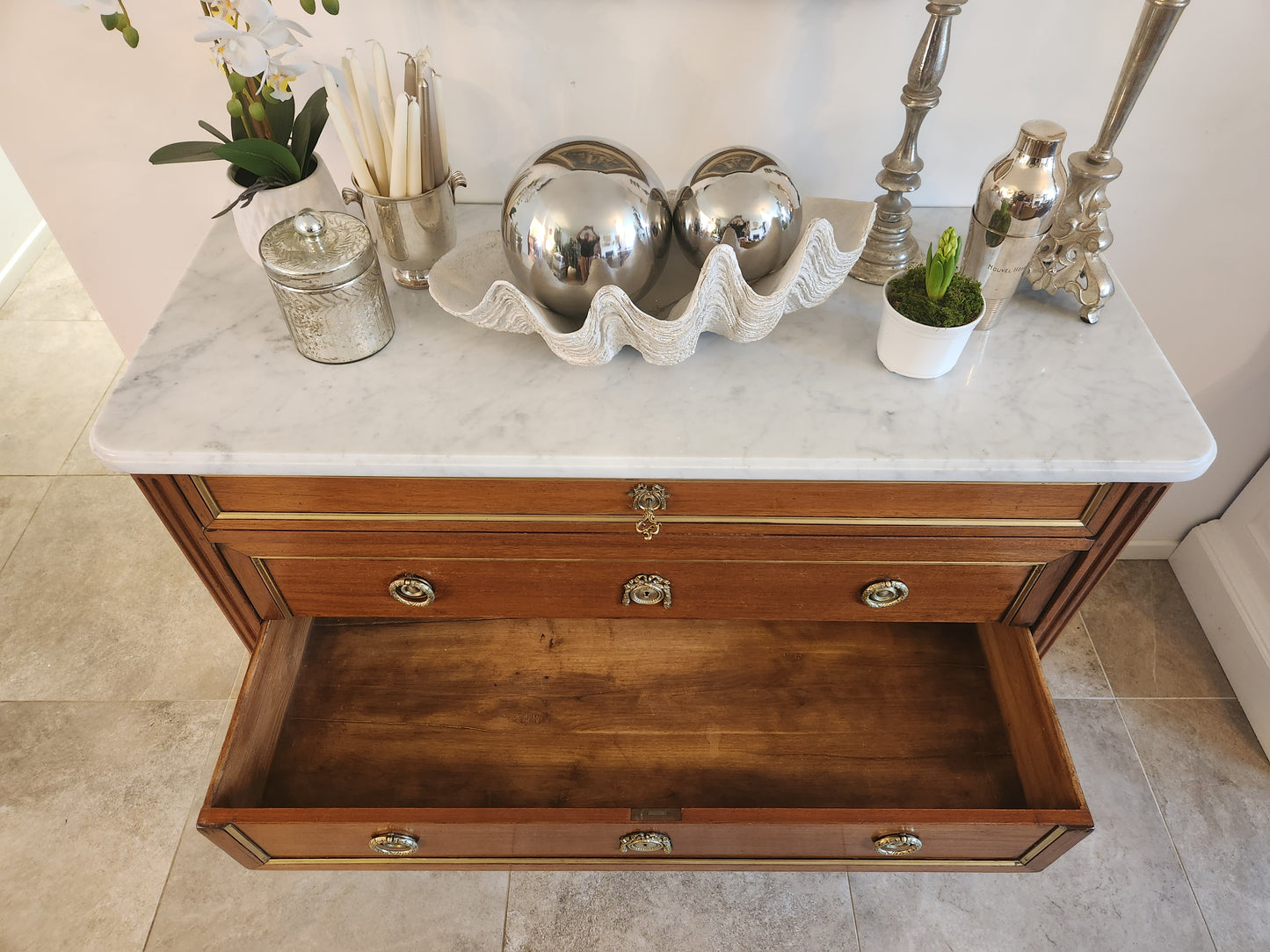 Commode Louis XVI, marbre de Carrare