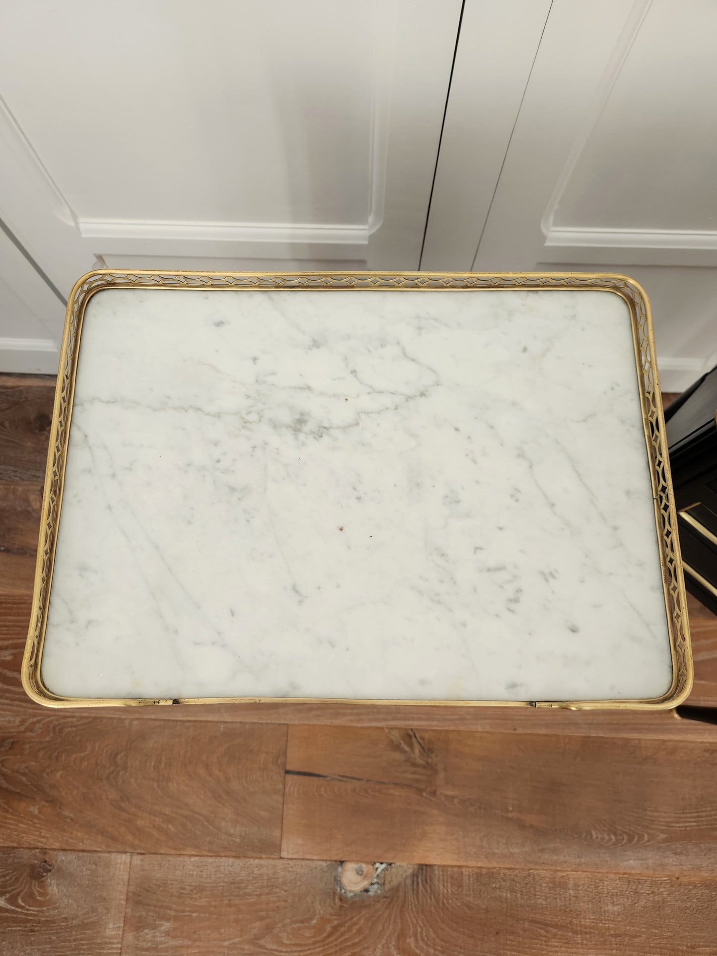 Paire de chevets Louis XVI, marbre de Carrare, Bronze.