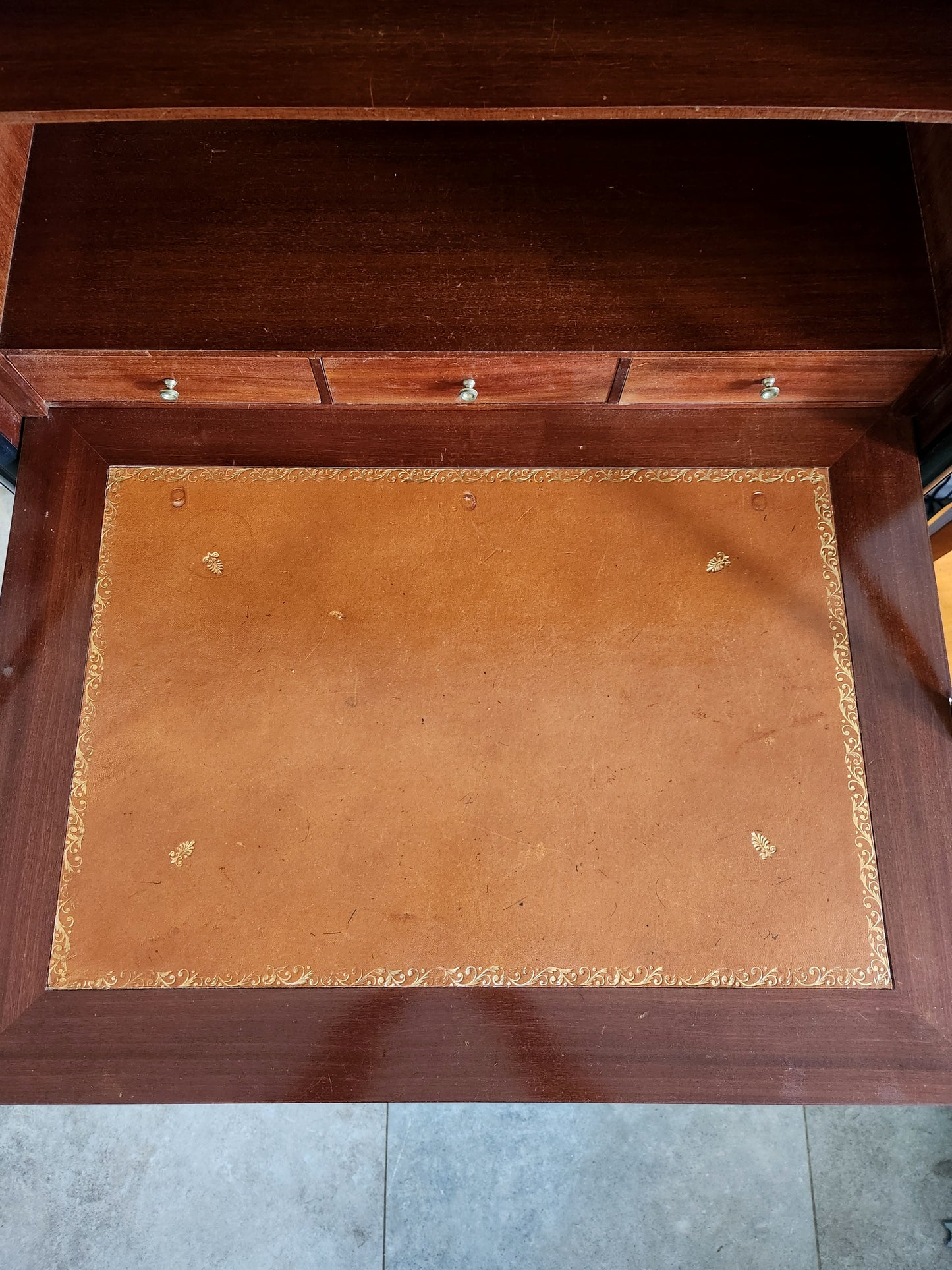 Secrétaire Louis XVI, marbre de Carrare, bronze.